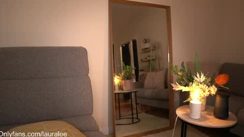 Laura Lee. online show from April 5, 1:03 am