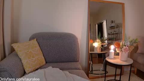 Laura Lee. online show from April 9, 1:27 am