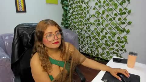 Snapshot of laura_marttin chatting on July 12, 2:46 am laura_marttin online show from July 12, 2:46 am