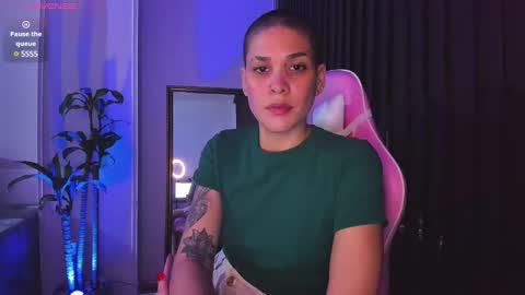 Laura Rose online show from December 22, 6:17 am