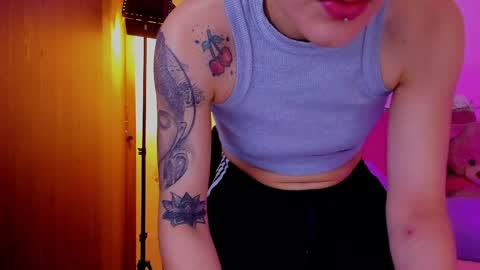 Laura Rose online show from March 29, 3:34 pm