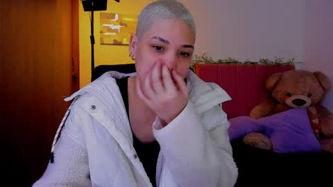 Laura Rose online show from April 5, 2:58 pm