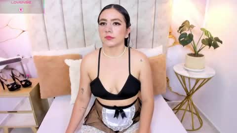 Laura Smith online show from March 23, 9:30 pm