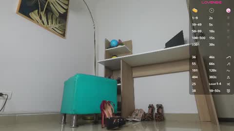 Snapshot of laura_zans_ chatting on June 23, 9:07 am Laura Zans I am sensual goddes and i was born for loveworshipping and enjoyment. online show from June 23, 9:07 am