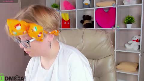 Snapshot of lauraaa_smith chatting on February 4, 9:59 am Laura online show from February 4, 9:59 am