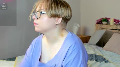 Snapshot of lauraaa_smith chatting on February 18, 12:39 am Laura online show from February 18, 12:39 am