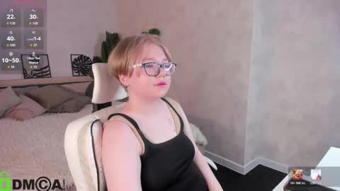 Snapshot of lauraaa_smith chatting on February 25, 8:02 am Laura online show from February 25, 8:02 am