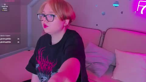 Snapshot of lauraaa_smith chatting on February 26, 8:13 am Laura online show from February 26, 8:13 am