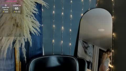 Snapshot of laurablue_ chatting on January 9, 9:49 pm Laura Blue online show from January 9, 9:49 pm