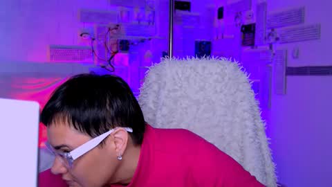 lauradavidsons online show from February 19, 6:09 am