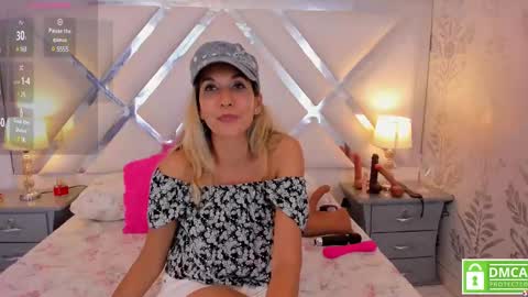 Snapshot of laurafarrely chatting on February 17, 7:26 am Laura online show from February 17, 7:26 am