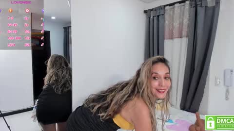 Snapshot of laurafarrely chatting on November 28, 11:18 pm Laura online show from November 28, 11:18 pm