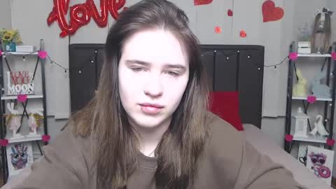 LauraHlot online show from March 10, 6:45 pm