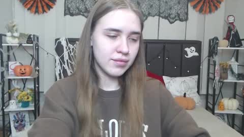 LauraHlot online show from November 10, 6:29 pm