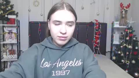 LauraHlot online show from December 19, 6:59 pm