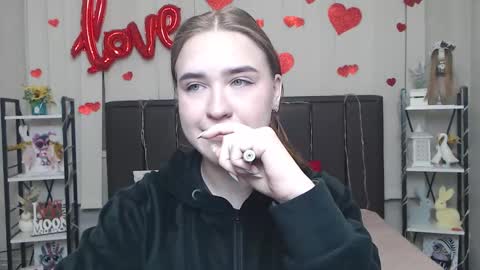 LauraHlot online show from February 15, 6:04 pm