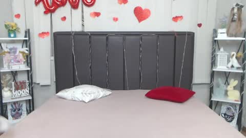 LauraHlot online show from April 1, 5:52 am