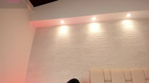  laura kane online show from April 13, 11:37 am