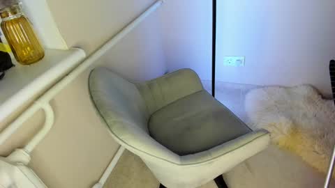 Snapshot of lauramartix chatting on December 8, 11:46 am Leila Libertas online show from December 8, 11:46 am