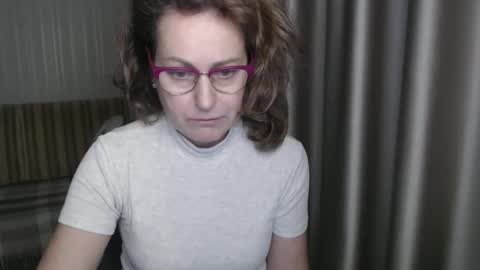 Lauraoven1 online show from January 13, 12:35 pm