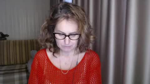 Lauraoven1 online show from February 4, 1:59 pm