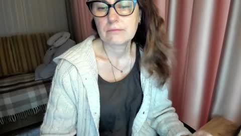 Lauraoven1 online show from February 12, 7:58 am