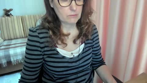 Lauraoven1 online show from March 17, 7:23 am