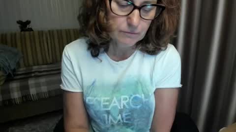 Lauraoven1 online show from August 6, 6:10 pm
