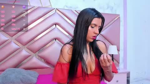 Snapshot of lauraroot chatting on February 13, 11:39 am lauraroot online show from February 13, 11:39 am