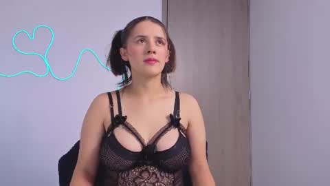 Laura online show from June 9, 10:21 pm