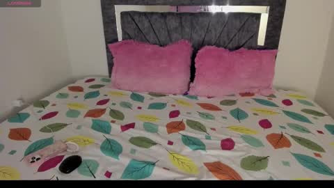 laurasofia01 online show from March 19, 4:05 am