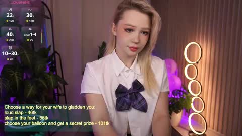  Laura  online show from October 2, 6:20 am