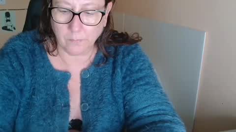 laureanne online show from December 2, 9:24 am