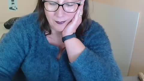 laureanne online show from December 11, 1:49 pm