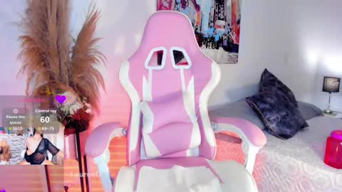 Snapshot of lauren__dallass chatting on September 26, 10:14 pm MissLauren online show from September 26, 10:14 pm