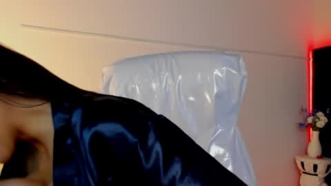 Lauren online show from March 31, 6:52 pm