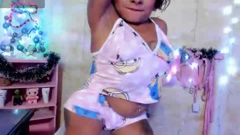 Snapshot of lauren_hills7069 chatting on December 23, 2:24 am Lauren online show from December 23, 2:24 am