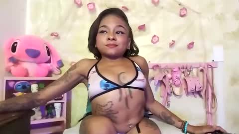 Snapshot of lauren_hills7069 chatting on February 14, 4:47 am Lauren online show from February 14, 4:47 am