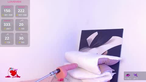 Snapshot of laurengill7 chatting on November 11, 9:04 pm Lauren Gill online show from November 11, 9:04 pm