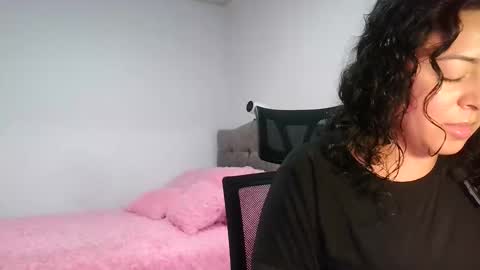 laurenhot94 online show from February 18, 1:56 am