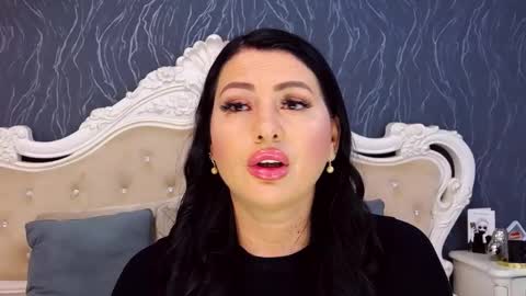 Snapshot of laurenjenssen chatting on October 1, 2:45 pm Laura online show from October 1, 2:45 pm