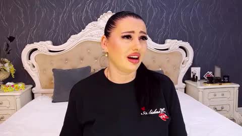 Laura online show from February 24, 7:12 pm