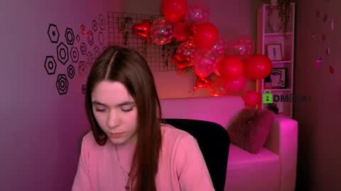 Snapshot of laurenmurrr chatting on February 13, 10:33 am Laure online show from February 13, 10:33 am