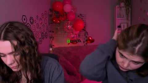 Snapshot of laurenmurrr chatting on February 28, 10:16 am Laure online show from February 28, 10:16 am