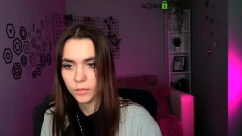 Laure online show from April 19, 9:30 am