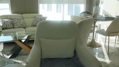 Snapshot of laurensaenz chatting on October 30, 12:28 pm Lauren Saenz online show from October 30, 12:28 pm