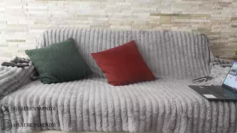 Snapshot of laurensaenz chatting on November 5, 12:05 pm Lauren Saenz online show from November 5, 12:05 pm