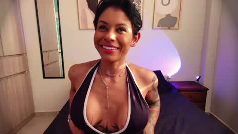 Lauren Saenz online show from June 24, 12:04 pm