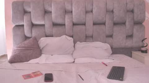 Snapshot of laurensnow1_ chatting on June 12, 3:55 pm Lauren online show from June 12, 3:55 pm