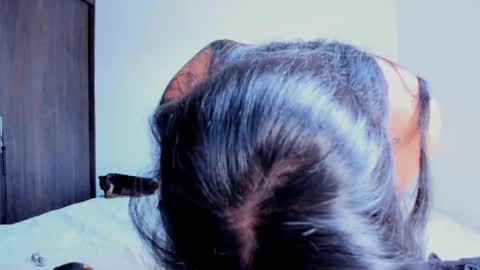 Snapshot of laurent_a chatting on November 25, 9:48 pm Lucie online show from November 25, 9:48 pm